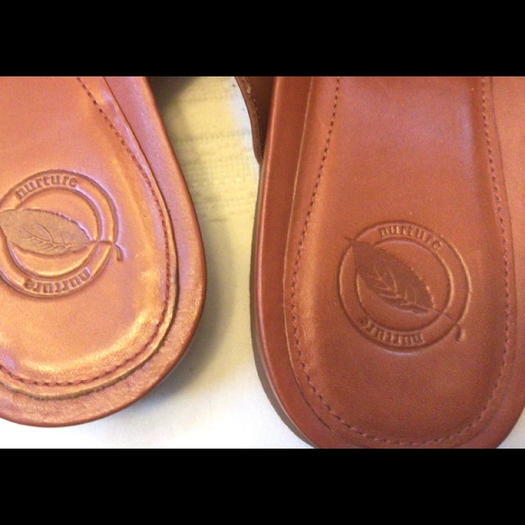 Nurture size 8 brown sandals w/ gold accents - Picture 6 of 9